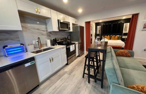 Old East Dallas Apartment | Luxury Suite in Dtw/Free Parking