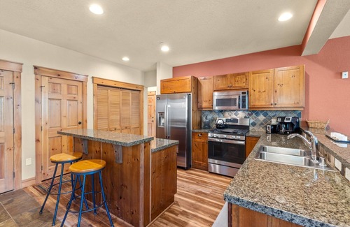 Keystone Condo | Luxury Townhome Just Steps to the Pool, The Exclusive Settlers Creek