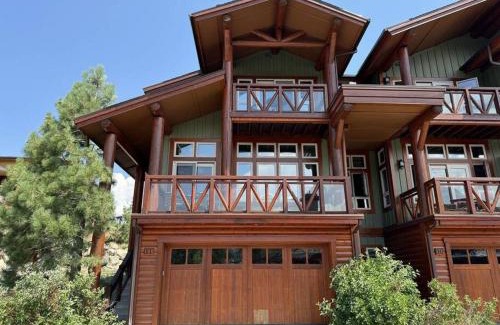 Mammoth Lakes House | Luxury Townhome w/Views, Private Jacuzzi & Garage