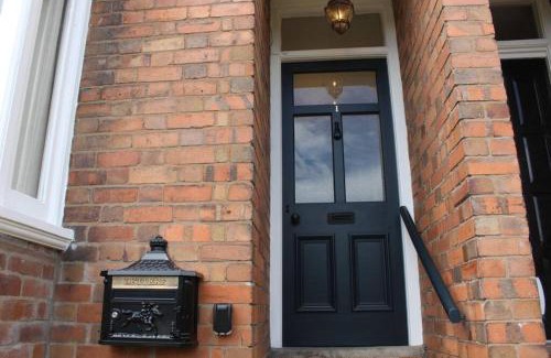 Shrewsbury House | Luxury townhouse in town centre, views, river walk, Free Parking