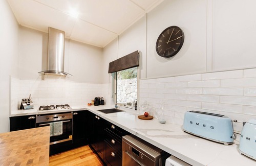 Kalorama House | Luxury Treetop Escape with a Garden glasshouse
