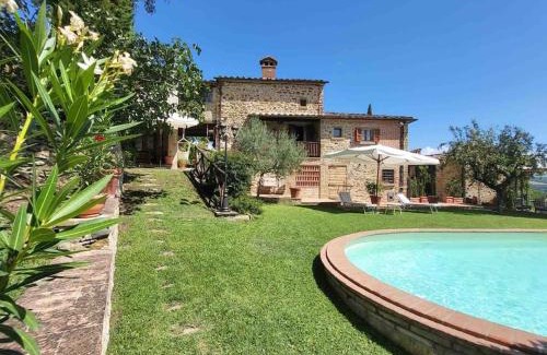 Anghiari Apartment | Luxury Tuscan Farm Stay, 1 bedroom with a pool
