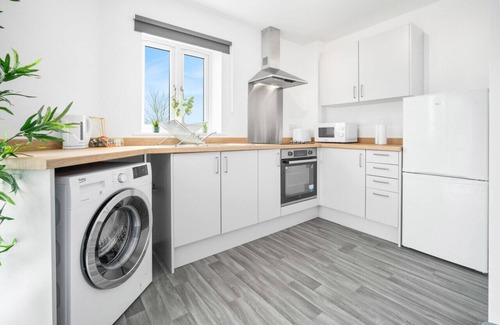 Cradley Heath Apartment | Luxury Two Bedroom Apartment - Parking - Smart TV