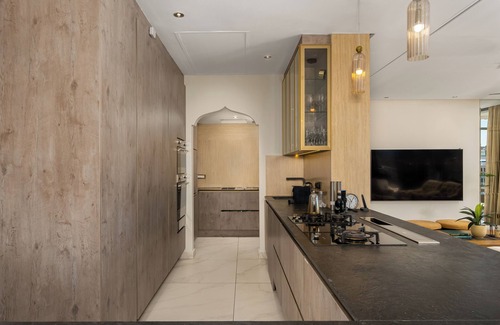 Victoria and Alfred Waterfront Apartment | Luxury V&A Penthouse | 360° Views | Pool & Gym