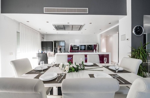 Sitges Villa | LUXURY VILLA 100 METERS FROM THE BEACH CASTELLDEFELS-SITGES SWIMMING POOL