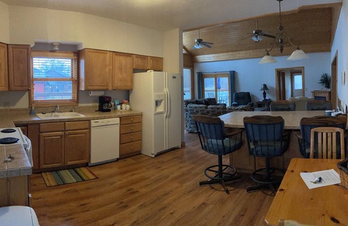 Cotter Cabin | Luxury Vacation Cabin on the White River