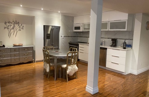 Guildford House | Luxury Vacation or family visits close to Vancouver, mountains, lakes and ocean