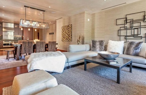 Vail Condo | Luxury Vail Village 4 Bedroom + Den Residence - Walk to Lift, Shops, and Dining!