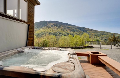 Windsor House | Luxury Vermont Vacation Rental Private Hot Tub!
