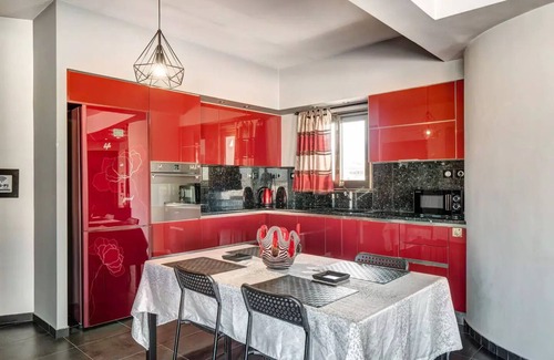 Kropia Apartment | Luxury view apartment 10min from Athens airport