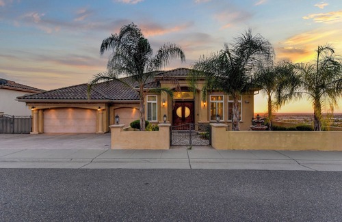 Folsom House | Luxury Villa at Terrazzo Hill