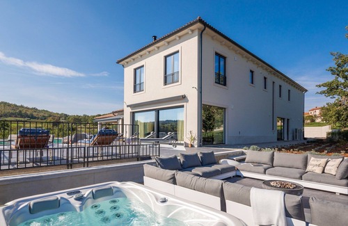 Rakotule Villa | Luxury Villa Buddha Hill with Pool