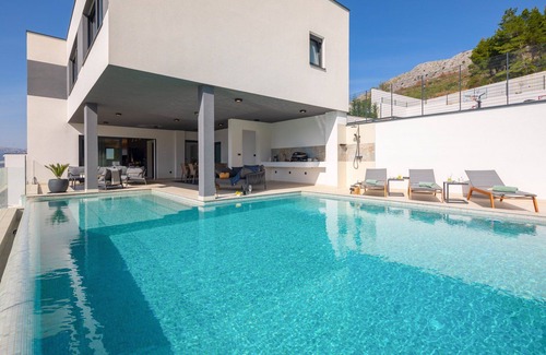 Podstrana Villa | Luxury Villa Cosmopolitan with Pool