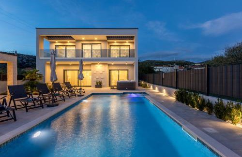 Marina Villa | Luxury Villa Diana with heated pool and jacuzzi