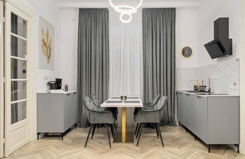 Bucharest City-Centre Villa | Luxury Villa - Downtown GARDEN - 5 beds