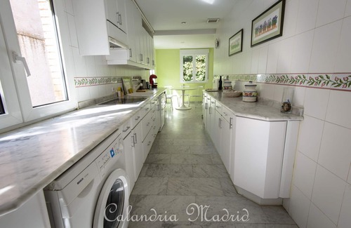 Pena Grande Villa | Luxury villa for up to 18 people. Madrid capital Private pool and garden. WiFi