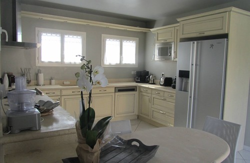 Saumane-de-Vaucluse Villa | Luxury villa, heated pool in Saumane de vaucluse l'isle sur la Sorgue