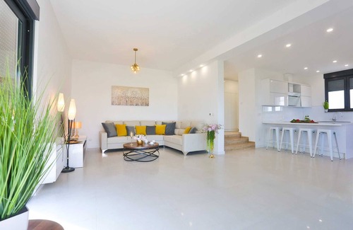 Mravince Villa | Luxury Villa Fresca with Pool