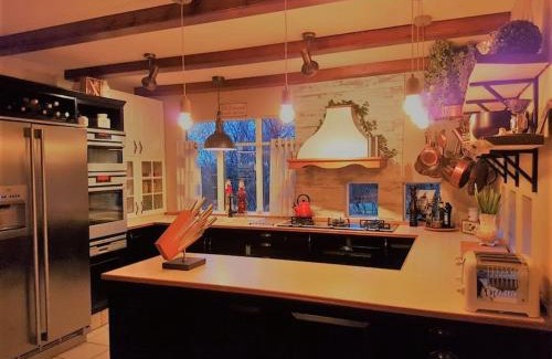 Hafnarfjordur Villa | Luxury Villa, geothermal hot tub, for 8 person