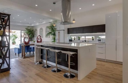 Valley Glen Villa | Luxury Villa Los Angeles 5 BD & Pool