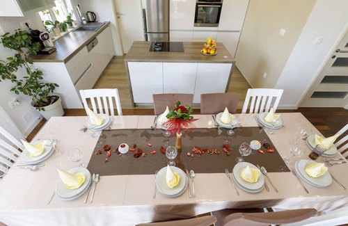Kastel Stari Villa | LUXURY VILLA PETRA WITH 5 BEDROOMS NEAR SPLIT