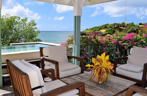 Lance aux Epines Villa | Luxury Villa right on the water and close to attractions