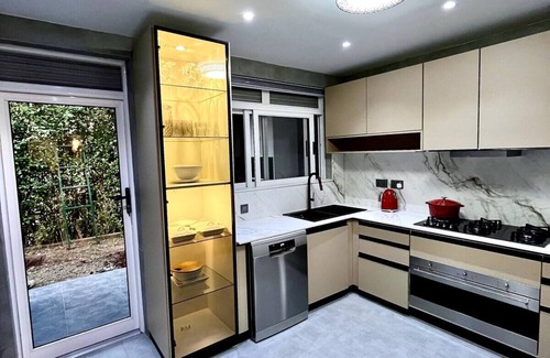 Kireka House | Luxury villa with a king-size bed in Butabika