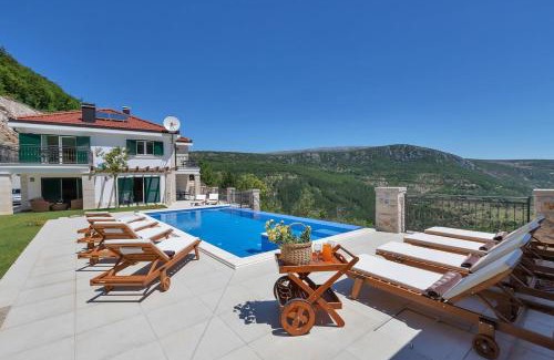Lovrec Villa | Luxury villa with a swimming pool Studenci, Zagora - 18483