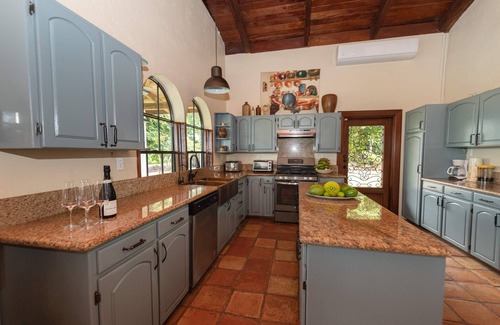 Georgeville Villa | Luxury Villa with chef, pool, and beautiful gardens