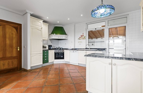 Arce House | Luxury Villa with Heated Pool, Mountain View, Wi-Fi and Air Conditioning
