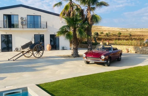 Caltagirone Villa | Luxury villa with pool & sweeping views - absolute privacy in Sicily