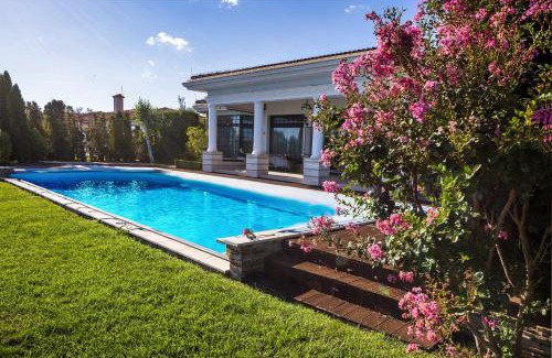 Balchik Villa | Luxury Villa with Pool- 4 Bedrooms in BlackSeaRama by Flat Mаnаger