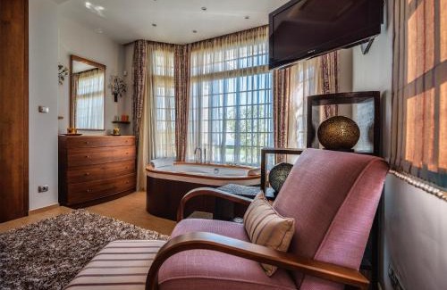 Balchik Villa | Luxury Villa with Pool- 4 Bedrooms in BlackSeaRama by Flat Mаnаger