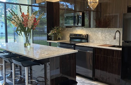 Coconut Creek House | Luxury Villa with full size washer and dryer within 5 miles of the beach