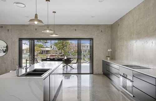 Broadbeach Waters House | Luxury Villas Urban Hideaway - Stay 5 Pay 4 winter special