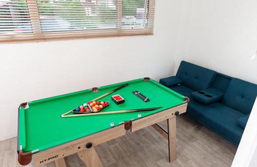 Runnymede House | Luxury Virginia Water 3BR near Thorpe Park & Heathrow