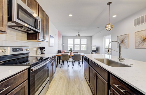 Fishers Apartment | *LUXURY WALK IN THE PARK-3* - 1 KING BED