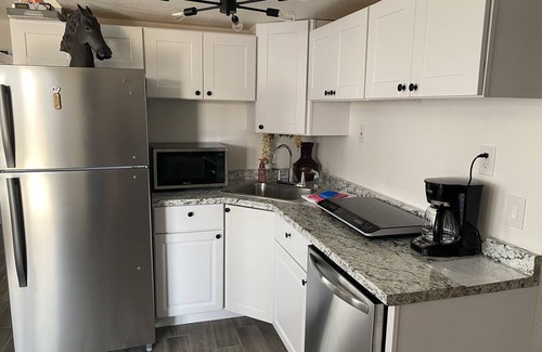Centennial House | 🟢 Luxury Walk-Out Suite in Centennial 2BR Close to Denver , Parks, Trails