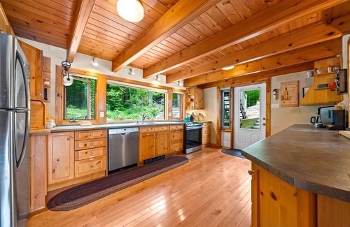 Greater Napanee Cottage | Luxury Waterfront & Woodland!