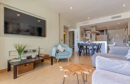 Benalmadena Costa Apartment | Luxury Waterfront Apartment with Pool, Terrace and Wi-Fi