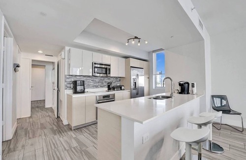 Hallandale Beach Condo | Luxury Waterfront Suite