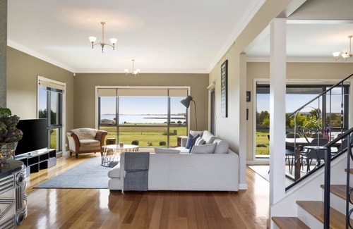 Clarence Point House | Luxury Waterfront Family Haven - 4 bed, 3.5 Bath, Hot Tub + Pizza Oven