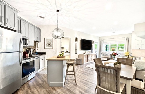 Lake Oconee Villa | Luxury Waterfront 2 Bedroom/2Bath. Prime Location !
