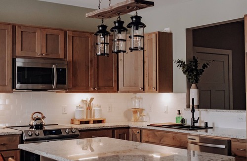 Schofield Apartment | Luxury Waterfront 2BR w/King Suite