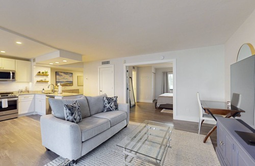 Marco Island Condo | Luxury waterfront condo with shared pool, hot tub, and a tennis court