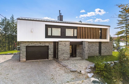 Orford Ski Chalet | LUXURY WATERFRONT CHALET