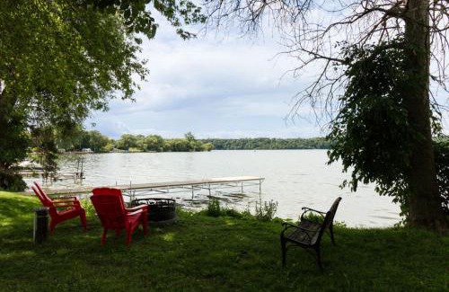 Adolphustown House | Luxury Waterfront Cottage