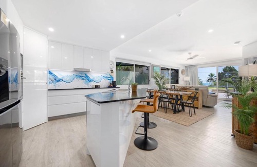 Pialba Apartment | Luxury Waves on the bay