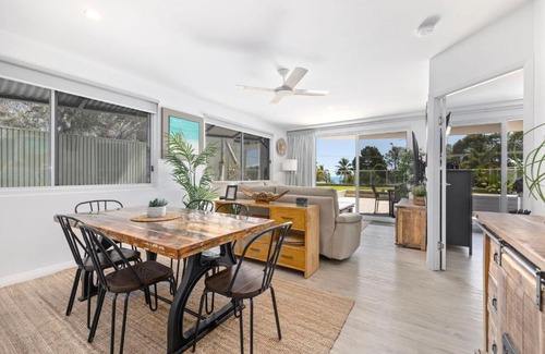 Pialba Apartment | Luxury Waves on the bay