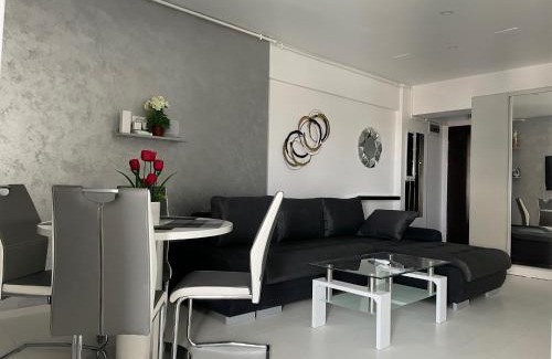 Militari Apartment | Luxury Westpark 2-Room Apartment Lakeview W5